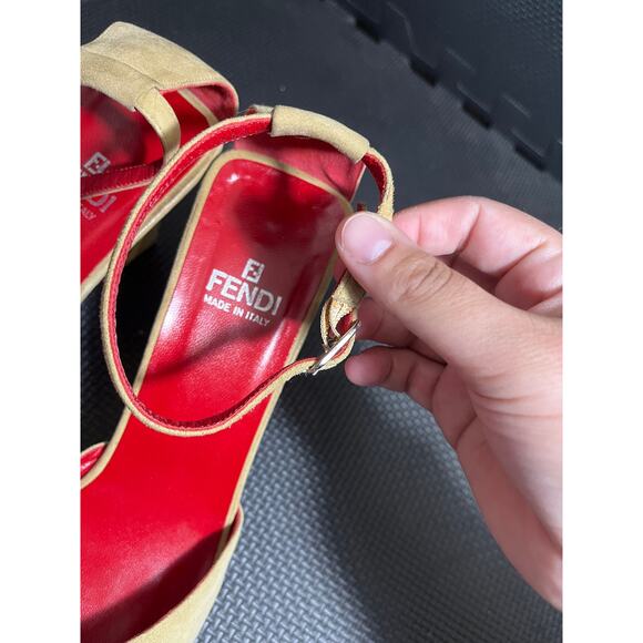 RARE Vintage Fendi Beaded Suede Camel Trophy Pointed Toe Heels Made In Italy 9 - Picture 5 of 13